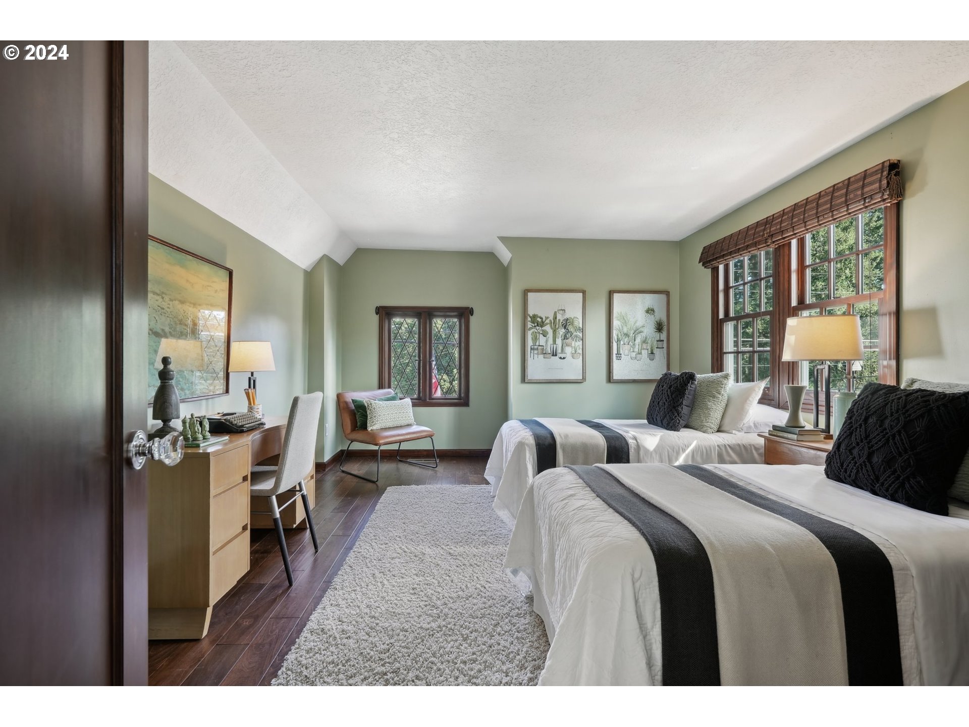 906 Southwest Chestnut Street Portland, OR 97219 - Photo 19 of 44 Gallery Image 19