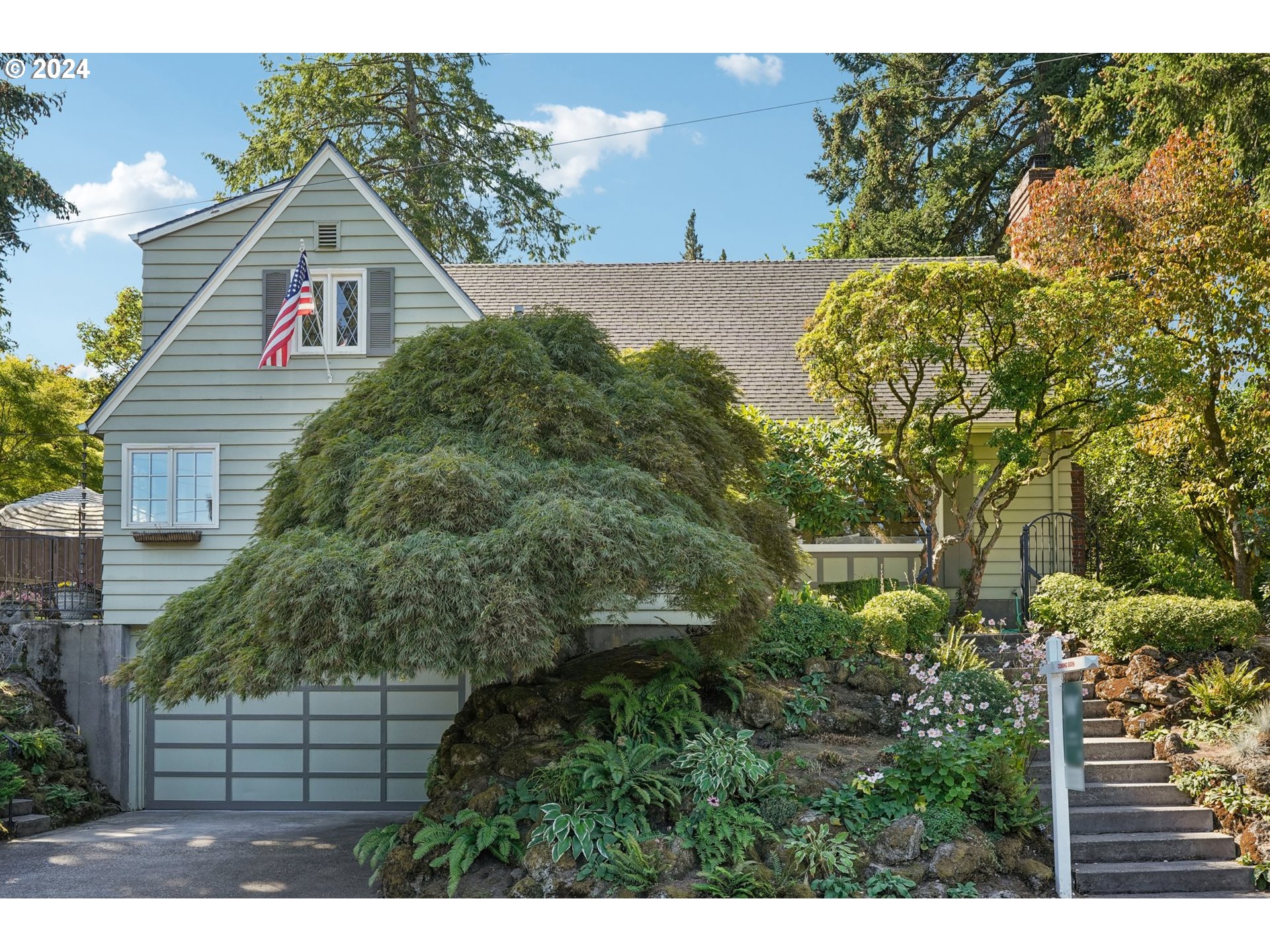 906 Southwest Chestnut Street Portland, OR 97219 - Photo 2 of 44 Gallery Image 2
