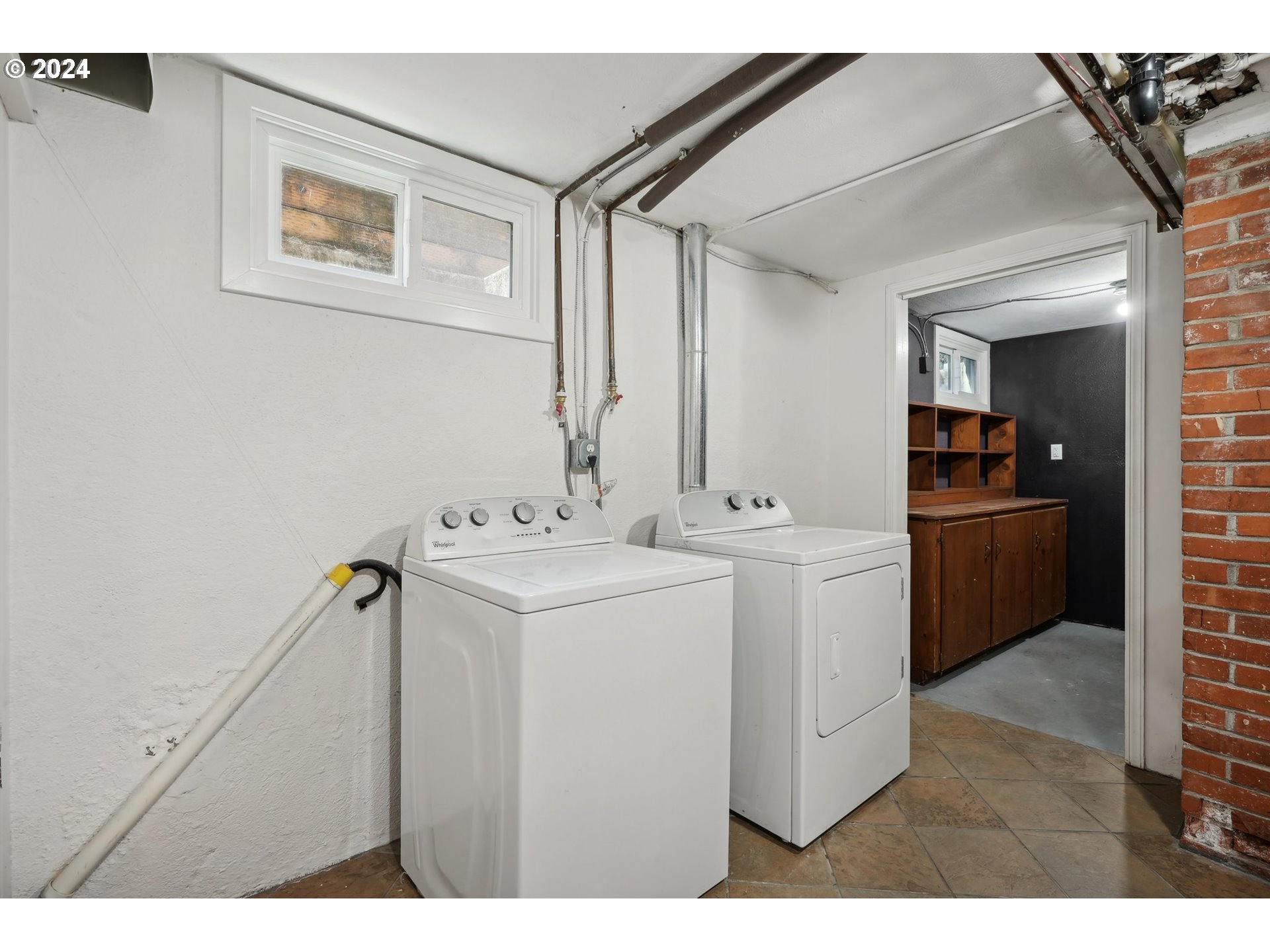 906 Southwest Chestnut Street Portland, OR 97219 - Photo 28 of 44 Gallery Image 28