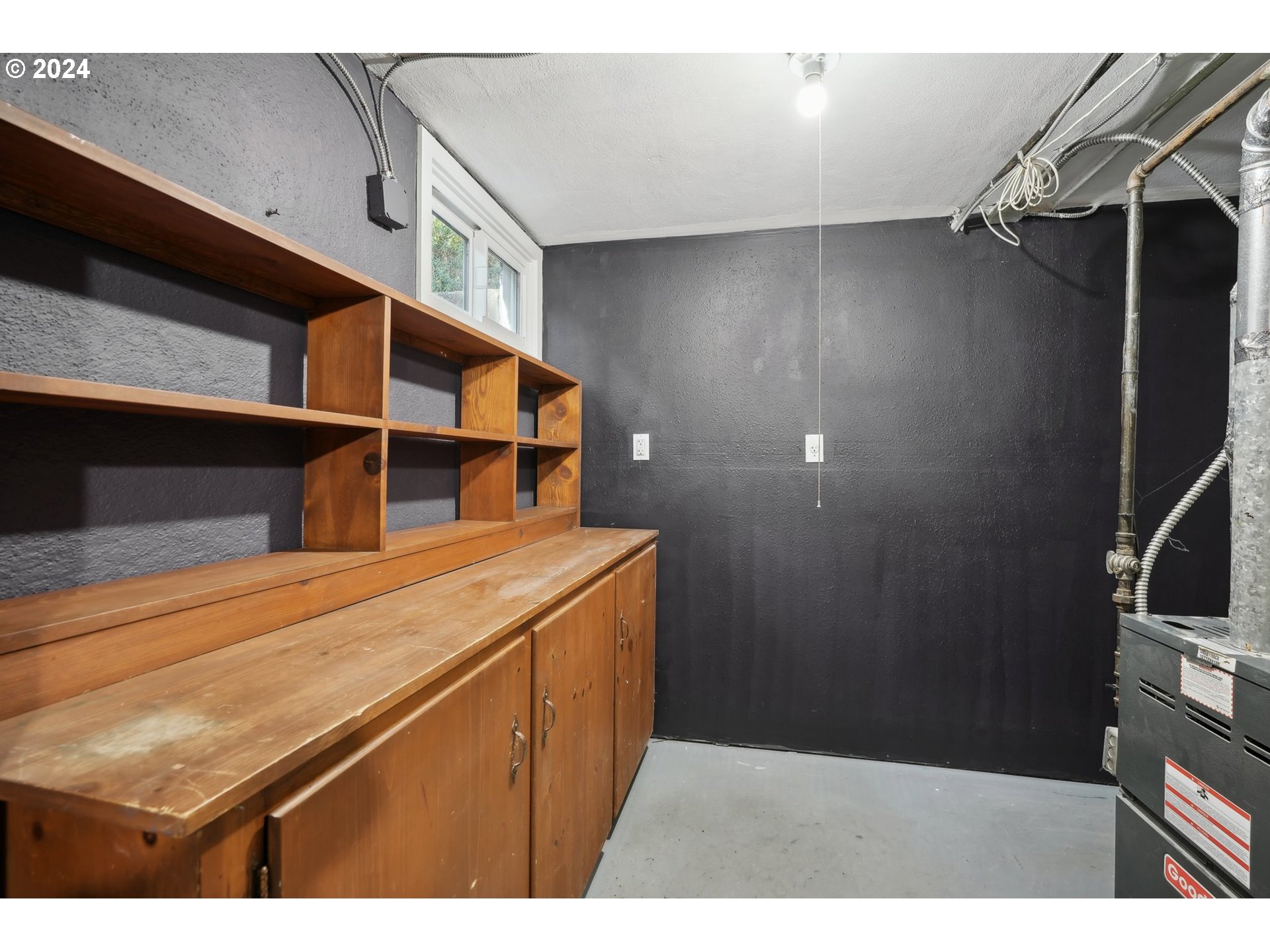 906 Southwest Chestnut Street Portland, OR 97219 - Photo 29 of 44 Gallery Image 29