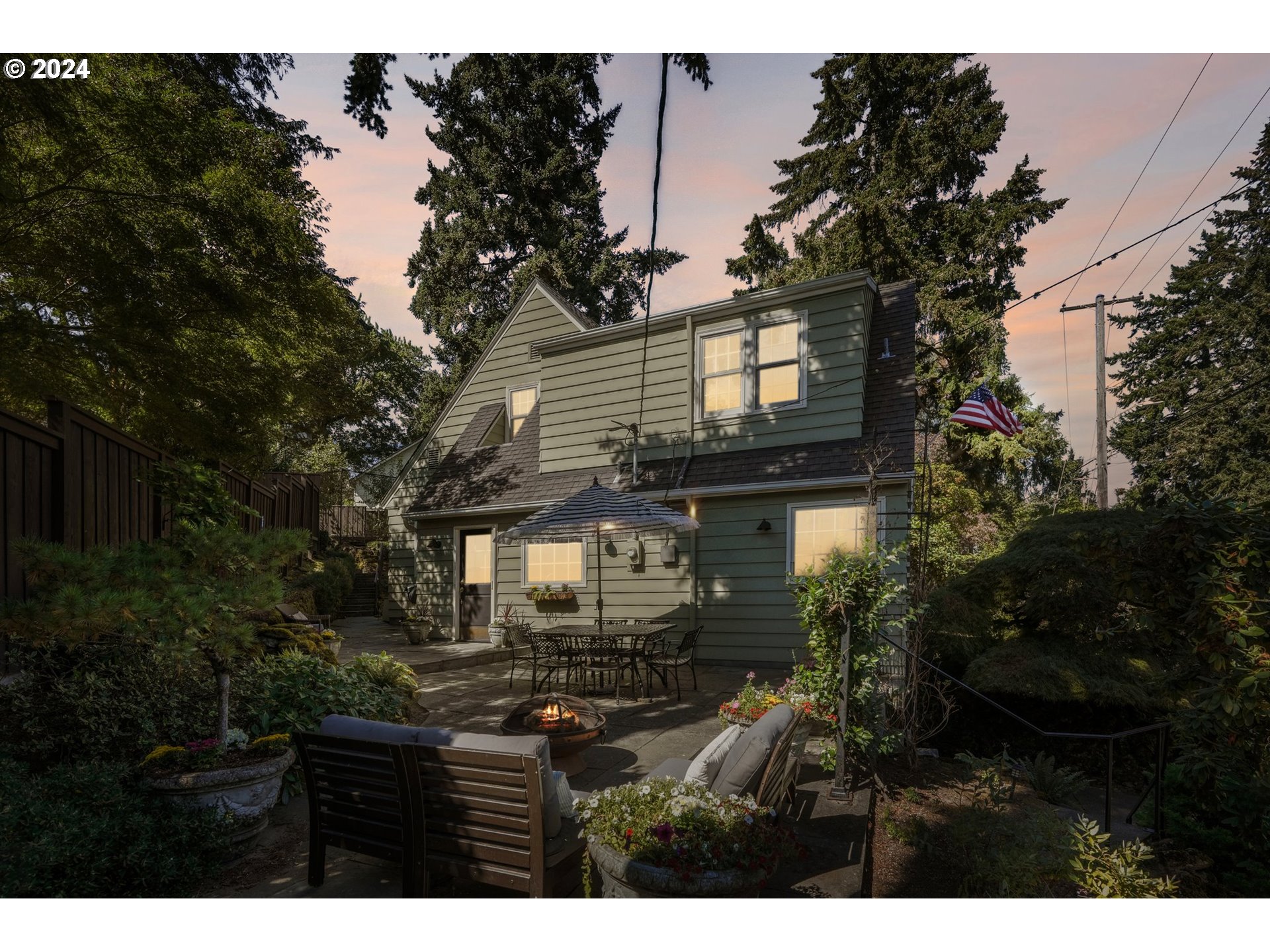 906 Southwest Chestnut Street Portland, OR 97219 - Photo 34 of 44 Gallery Image 34
