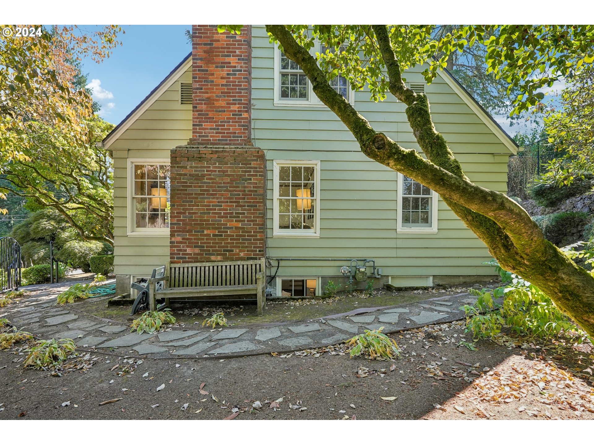 906 Southwest Chestnut Street Portland, OR 97219 - Photo 39 of 44 Gallery Image 39
