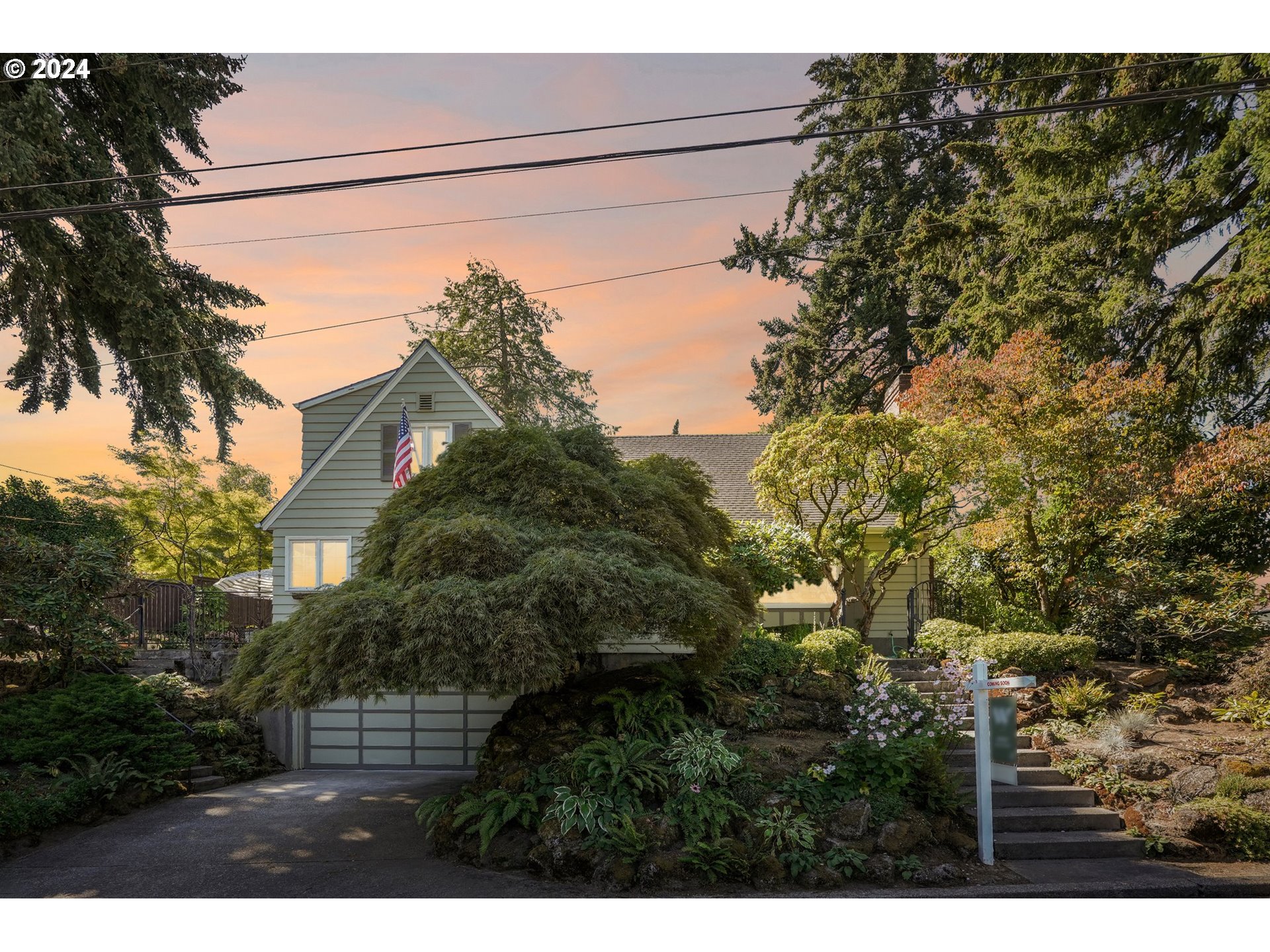 906 Southwest Chestnut Street Portland, OR 97219 - Photo 4 of 44 Gallery Image 4