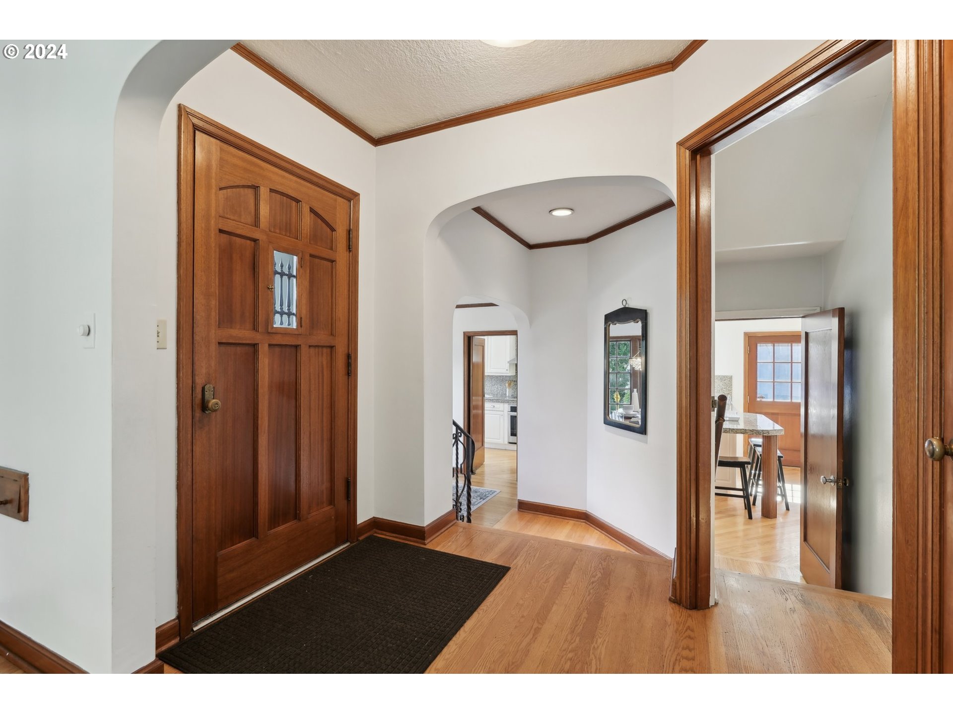 906 Southwest Chestnut Street Portland, OR 97219 - Photo 7 of 44 Gallery Image 7
