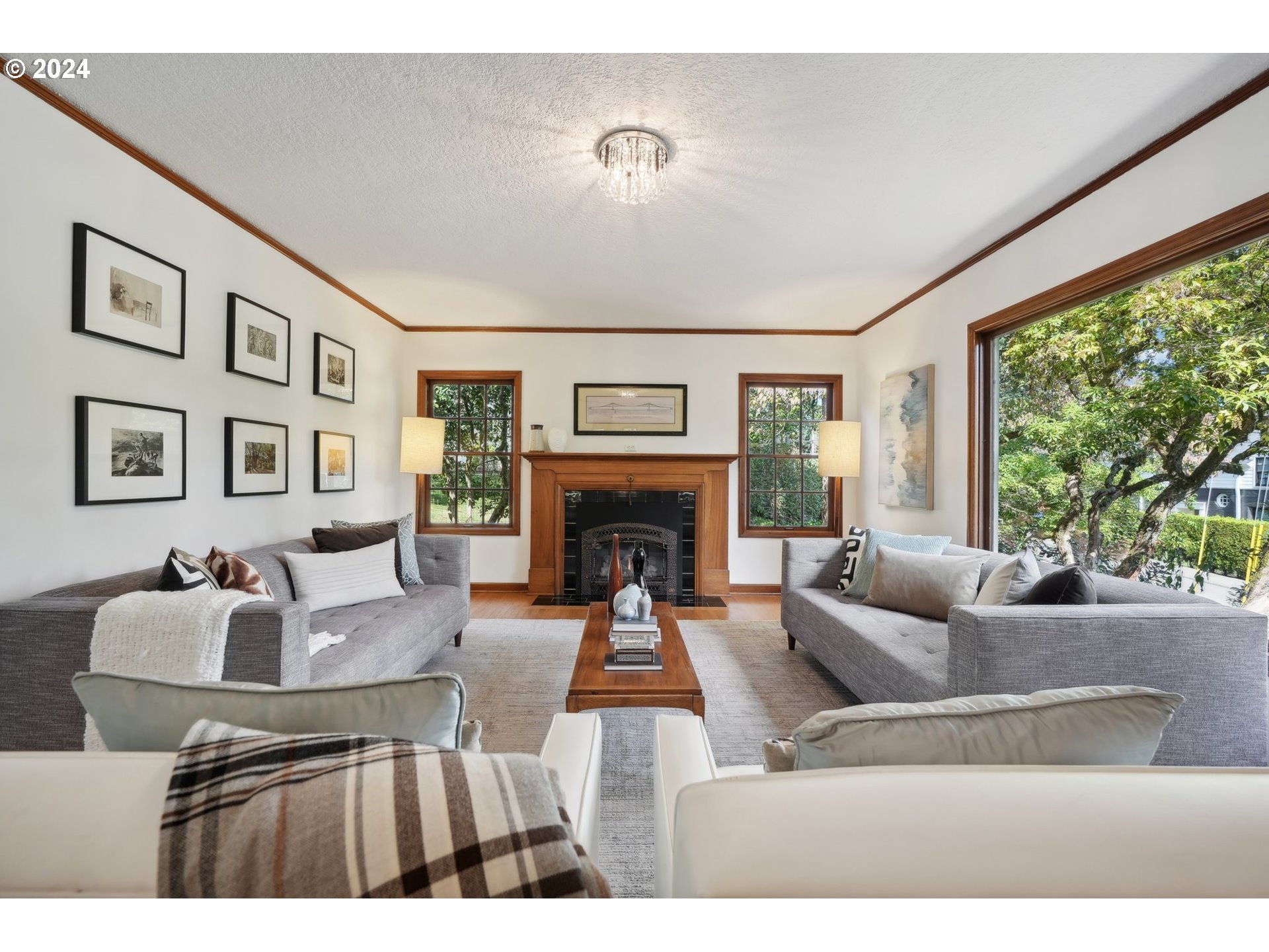906 Southwest Chestnut Street Portland, OR 97219 - Photo 8 of 44 Gallery Image 8