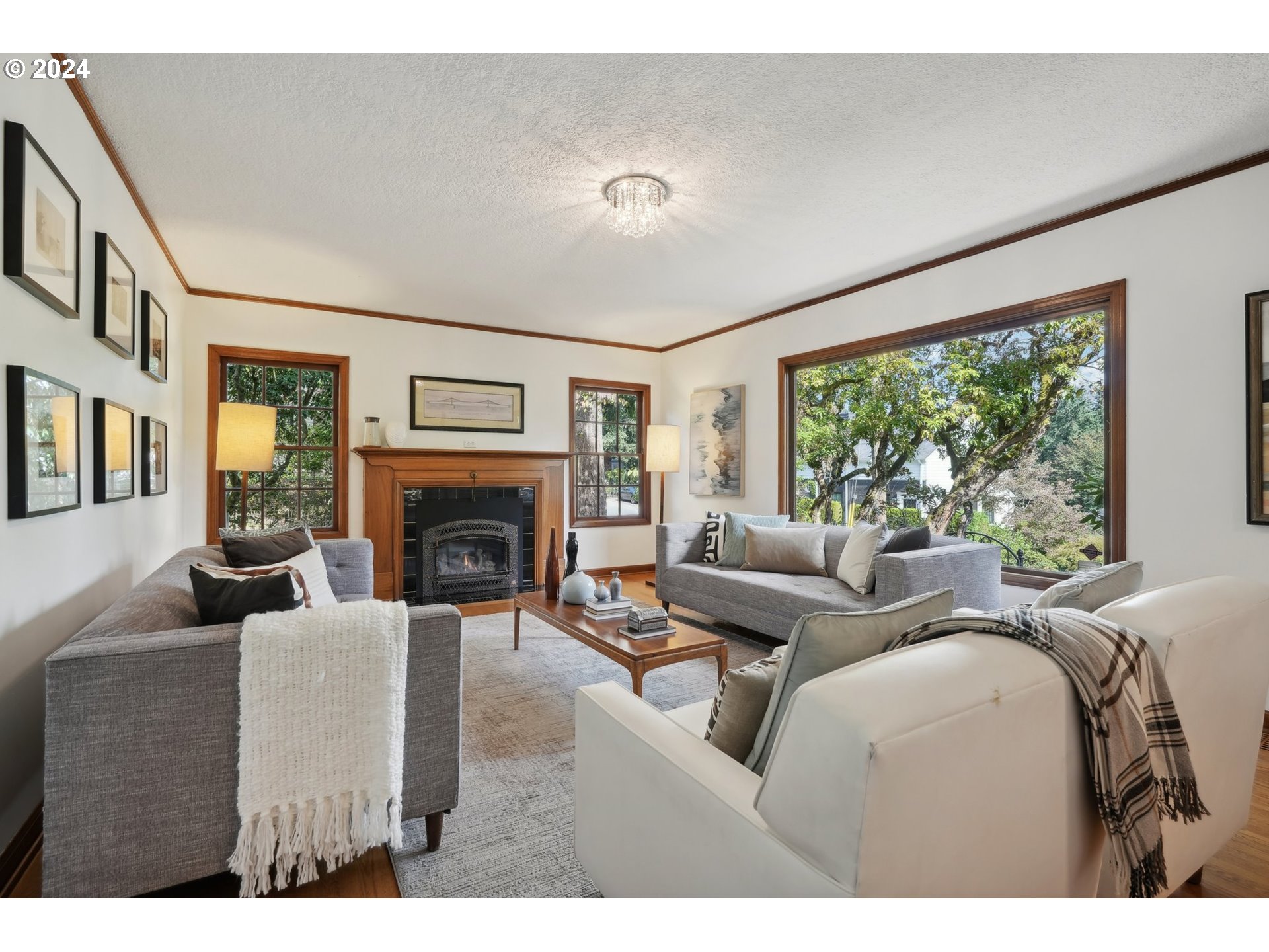 906 Southwest Chestnut Street Portland, OR 97219 - Photo 9 of 44 Gallery Image 9