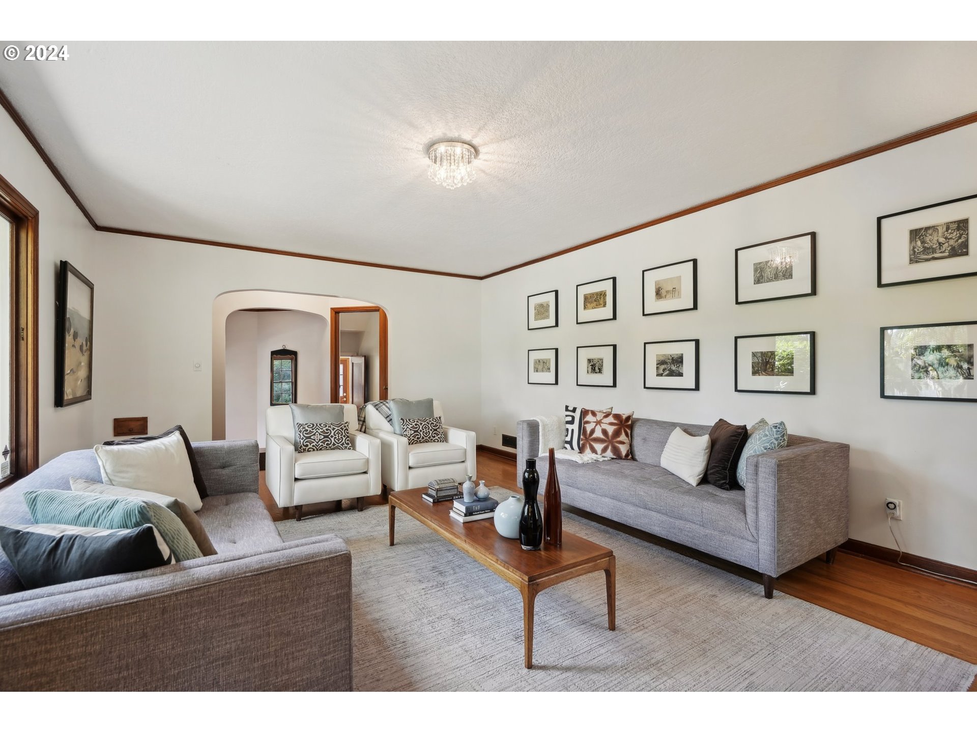 906 Southwest Chestnut Street Portland, OR 97219 - Photo 10 of 44 Gallery Image 10