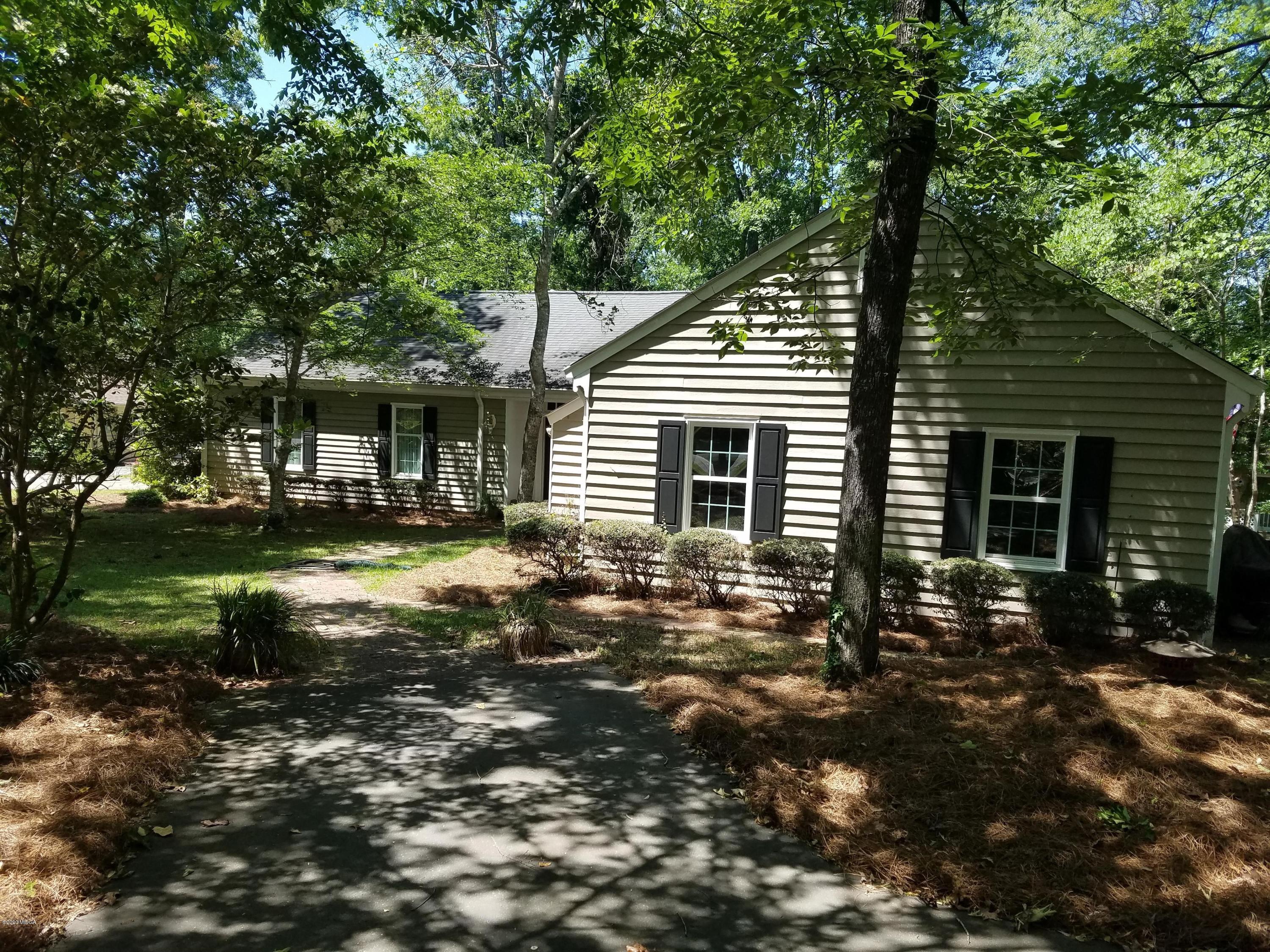 440 Stone Edge Road Macon, GA 31210 - Photo 3 of 5 a backyard of a house with lots of green space
