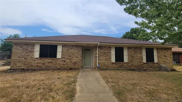 $1,875 | 6208 Big Springs Drive, Arlington, TX 76001