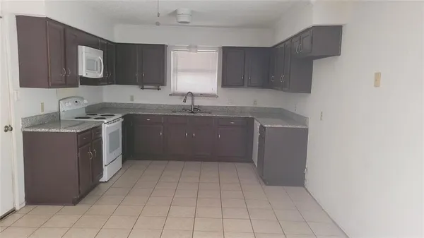 $1,875 | 6208 Big Springs Drive, Arlington, TX 76001