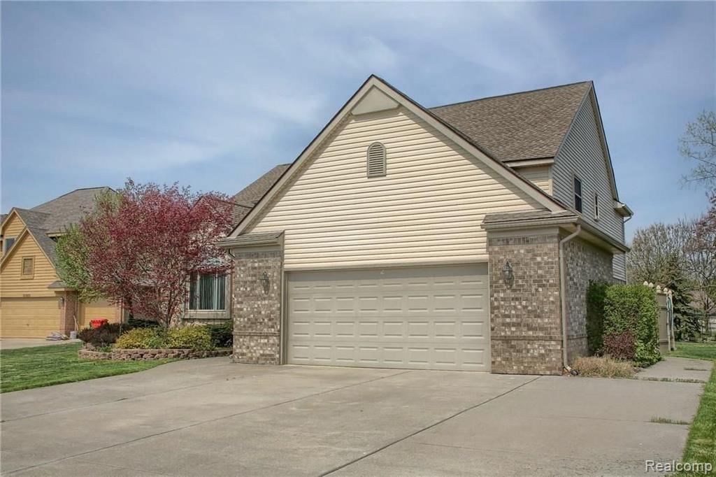 51955 Lillian Road Chesterfield, MI 48047 - Photo 2 of 33