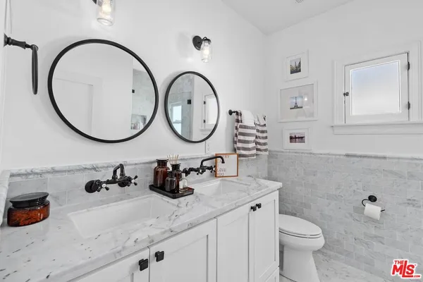 $1,599,000 | 1117 South Manhattan Place, Los Angeles, CA 90019