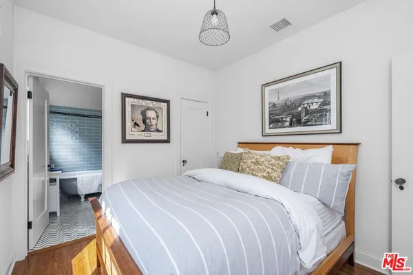 $1,599,000 | 1117 South Manhattan Place, Los Angeles, CA 90019