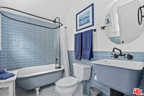 $1,599,000 | 1117 South Manhattan Place, Los Angeles, CA 90019