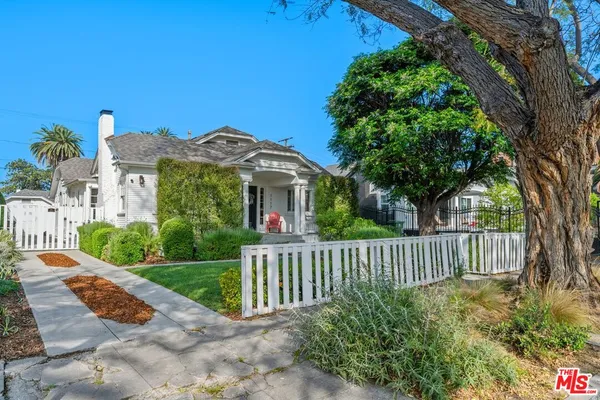 $1,599,000 | 1117 South Manhattan Place, Los Angeles, CA 90019