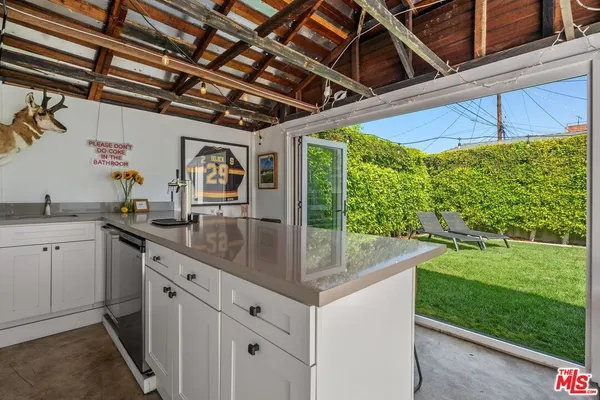 $1,599,000 | 1117 South Manhattan Place, Los Angeles, CA 90019