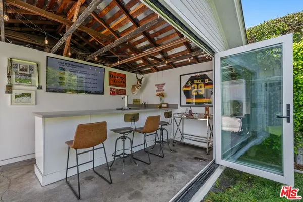 $1,599,000 | 1117 South Manhattan Place, Los Angeles, CA 90019