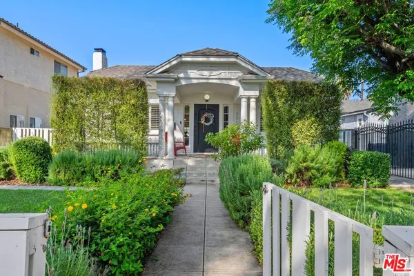 $1,599,000 | 1117 South Manhattan Place, Los Angeles, CA 90019