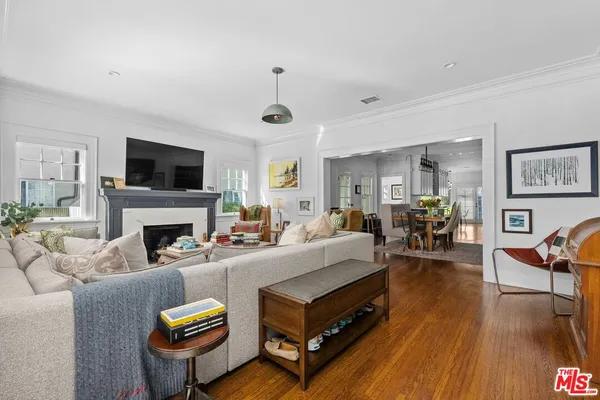 $1,599,000 | 1117 South Manhattan Place, Los Angeles, CA 90019