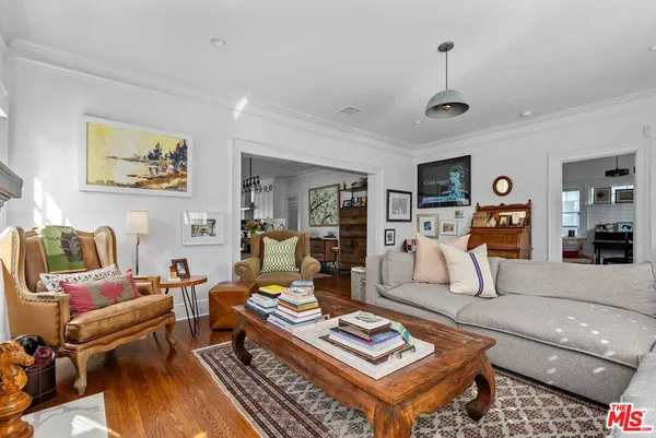 $1,599,000 | 1117 South Manhattan Place, Los Angeles, CA 90019