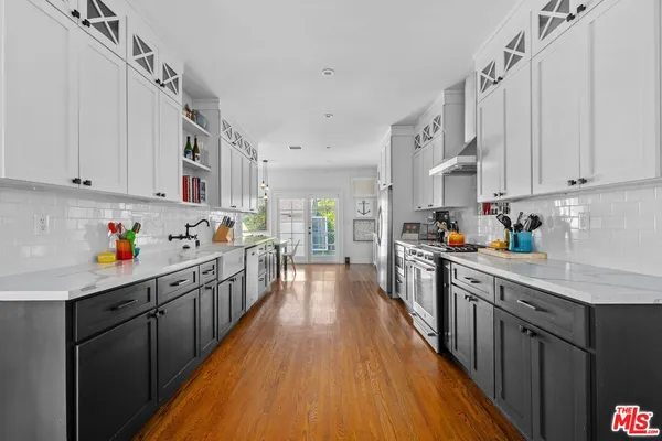 $1,599,000 | 1117 South Manhattan Place, Los Angeles, CA 90019
