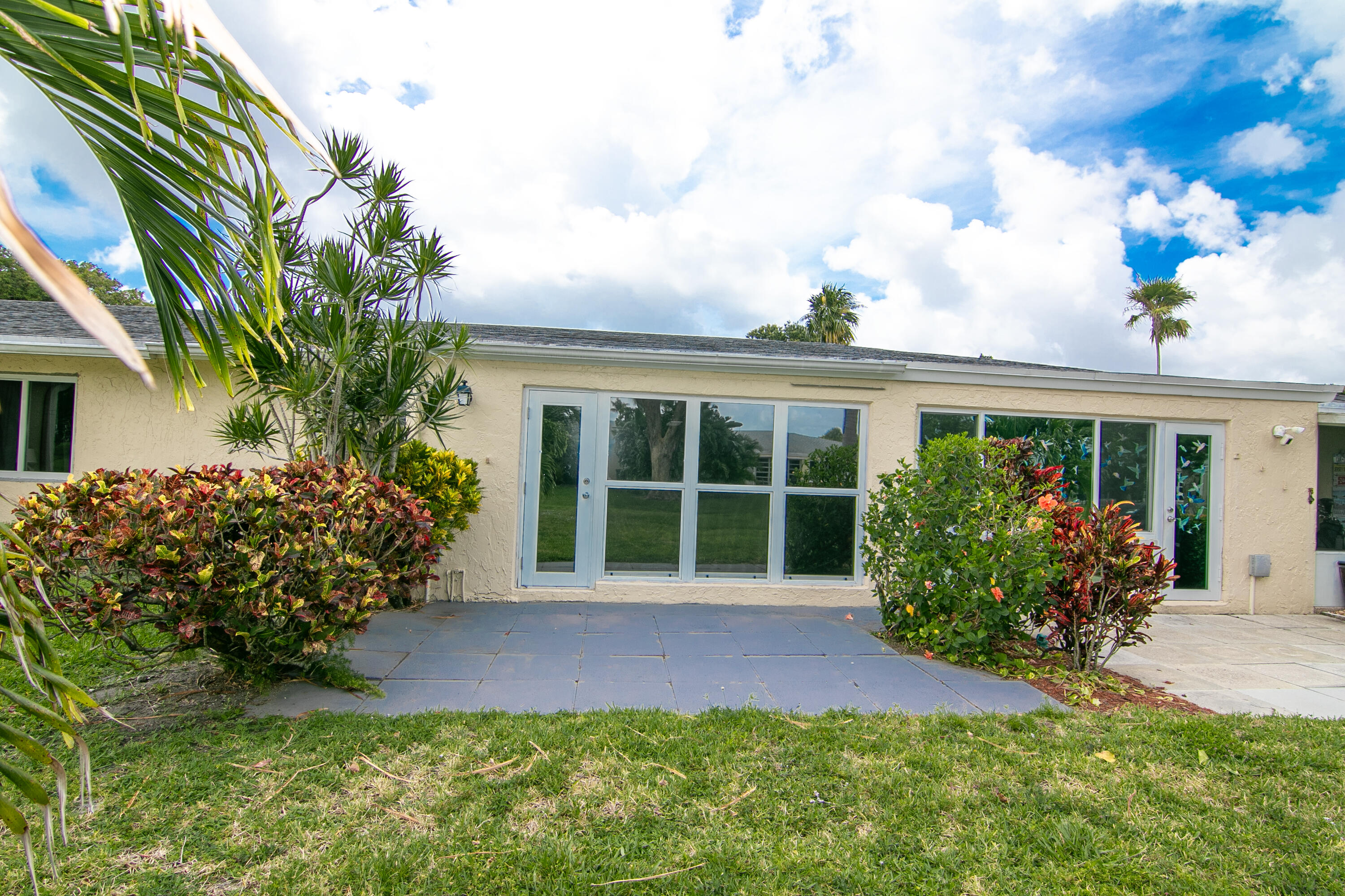 13741 Flora Place, Unit B Delray Beach, FL 33484 - Photo 32 of 34 Outdoor Patio