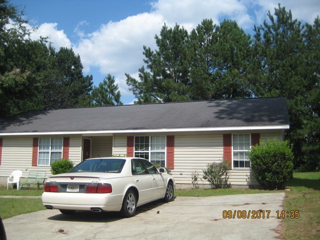 2359 River Ridge Road Northeast Milledgeville, GA 31061 - Photo 2 of 8 a car parked in front of white house