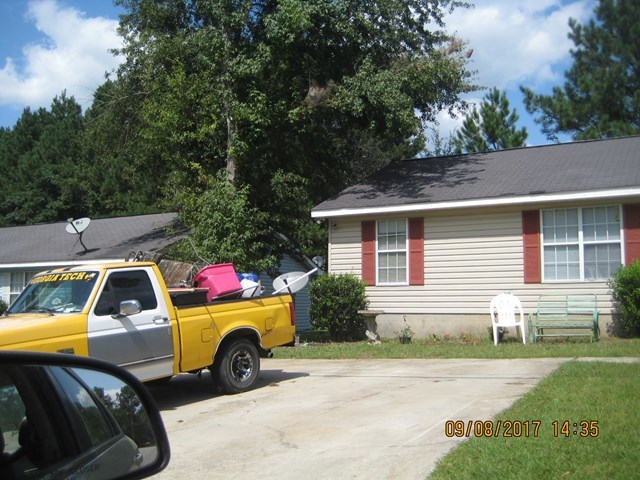 2359 River Ridge Road Northeast Milledgeville, GA 31061 - Photo 3 of 8 a car parked in front of a house