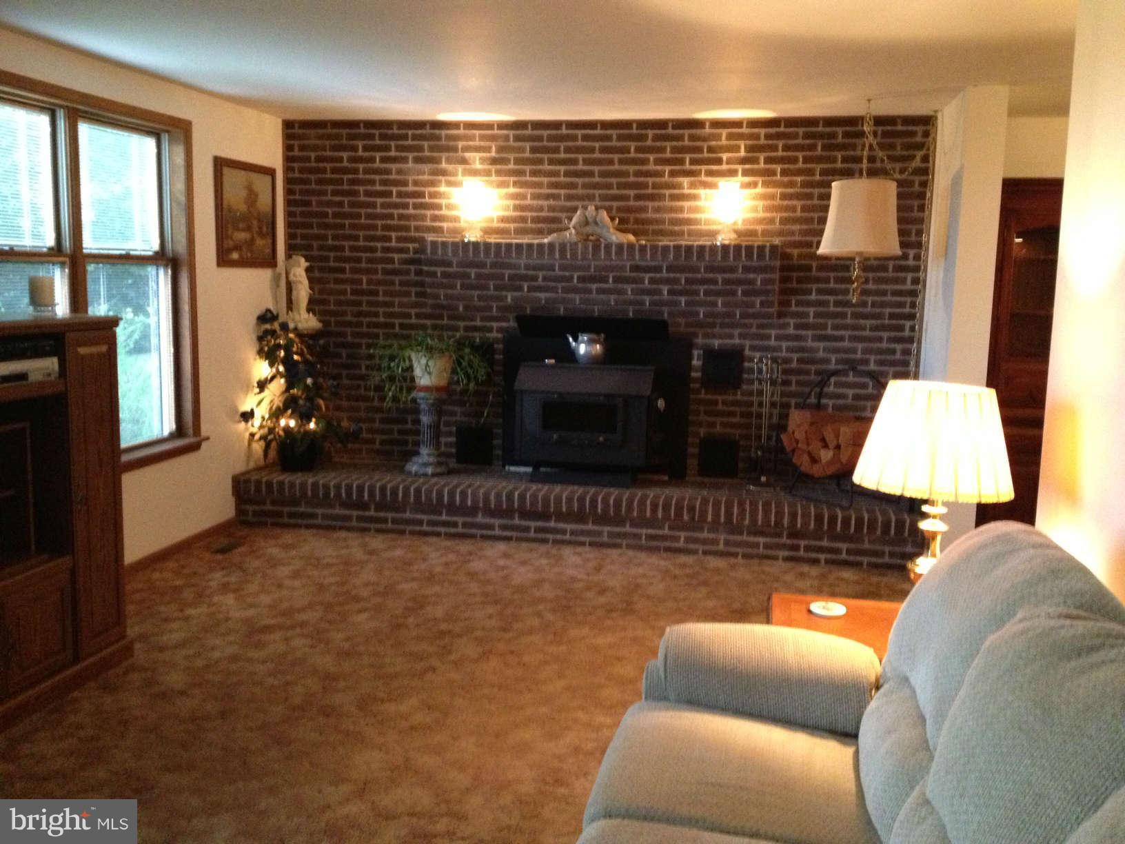 16480 Frederick Road Woodbine, MD 21797 - Photo 17 of 30 Living Room