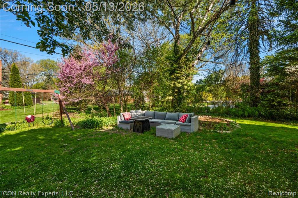 2720 Bridle Road Bloomfield Hills, MI 48304 - Photo 37 of 42 Gallery Image 37
