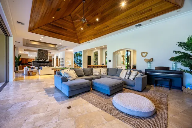 $9,900,000 | 223 Plantation Club Drive, Unit 14, Lahaina, HI 96761