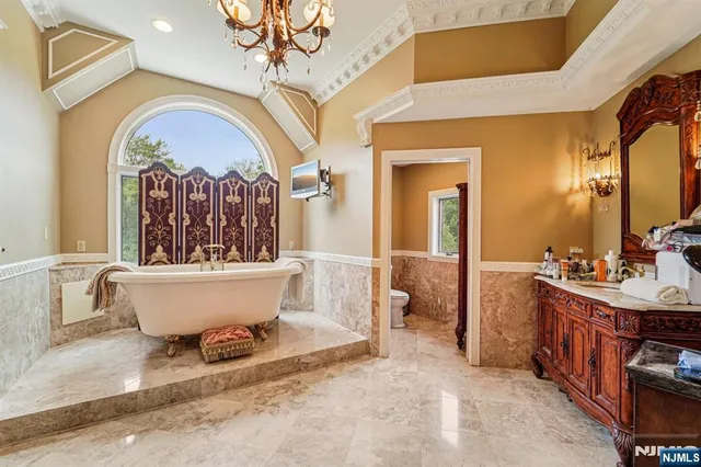 $1,999,000 | 840 Stonewall Court, Franklin Lakes, NJ 07417