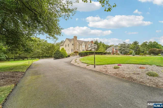 $1,999,000 | 840 Stonewall Court, Franklin Lakes, NJ 07417