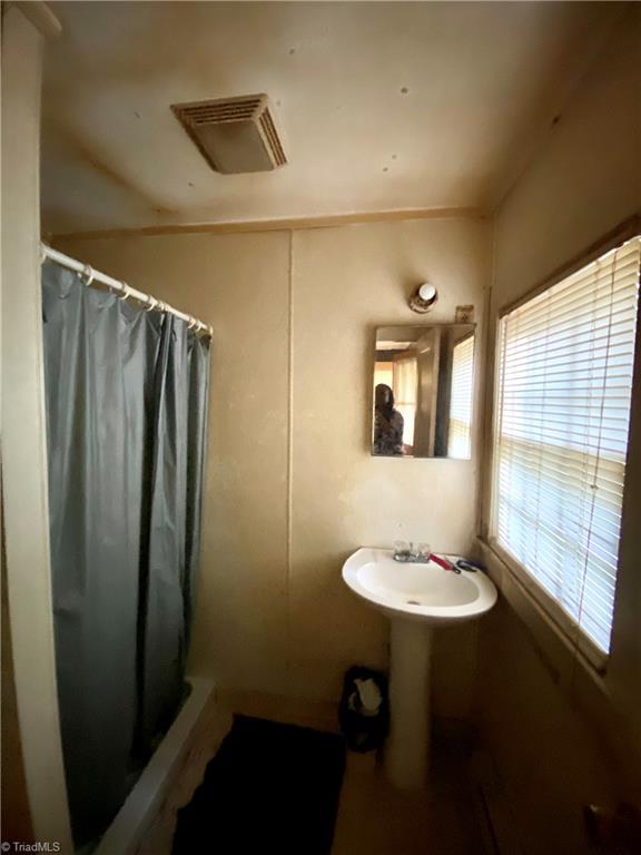 237 Dorothy Street High Point, NC 27262 - Photo 31 of 33 Gallery Image 31