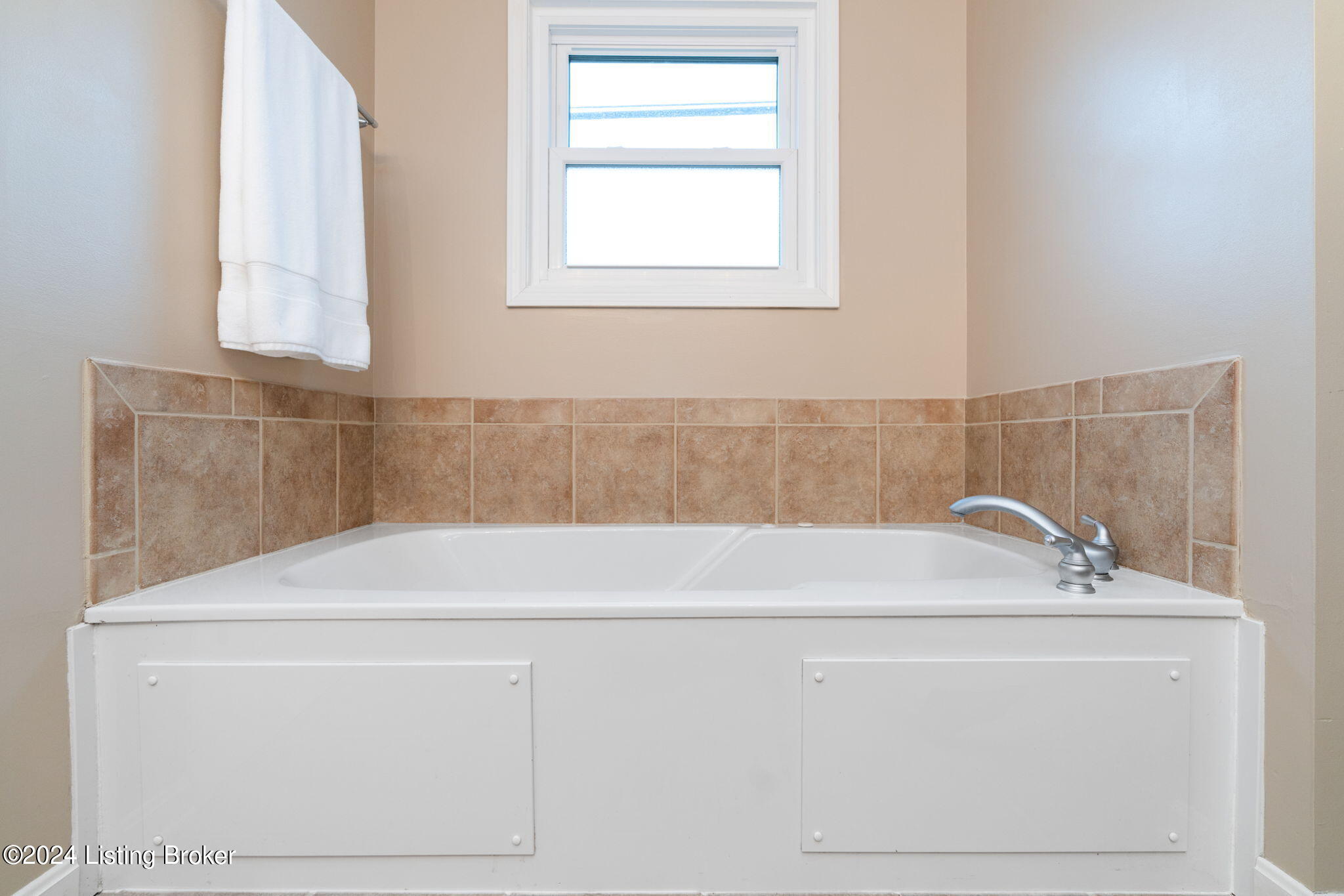 1225 Williams Ridge Road Louisville, KY 40243 - Photo 18 of 50 Jetted Tub