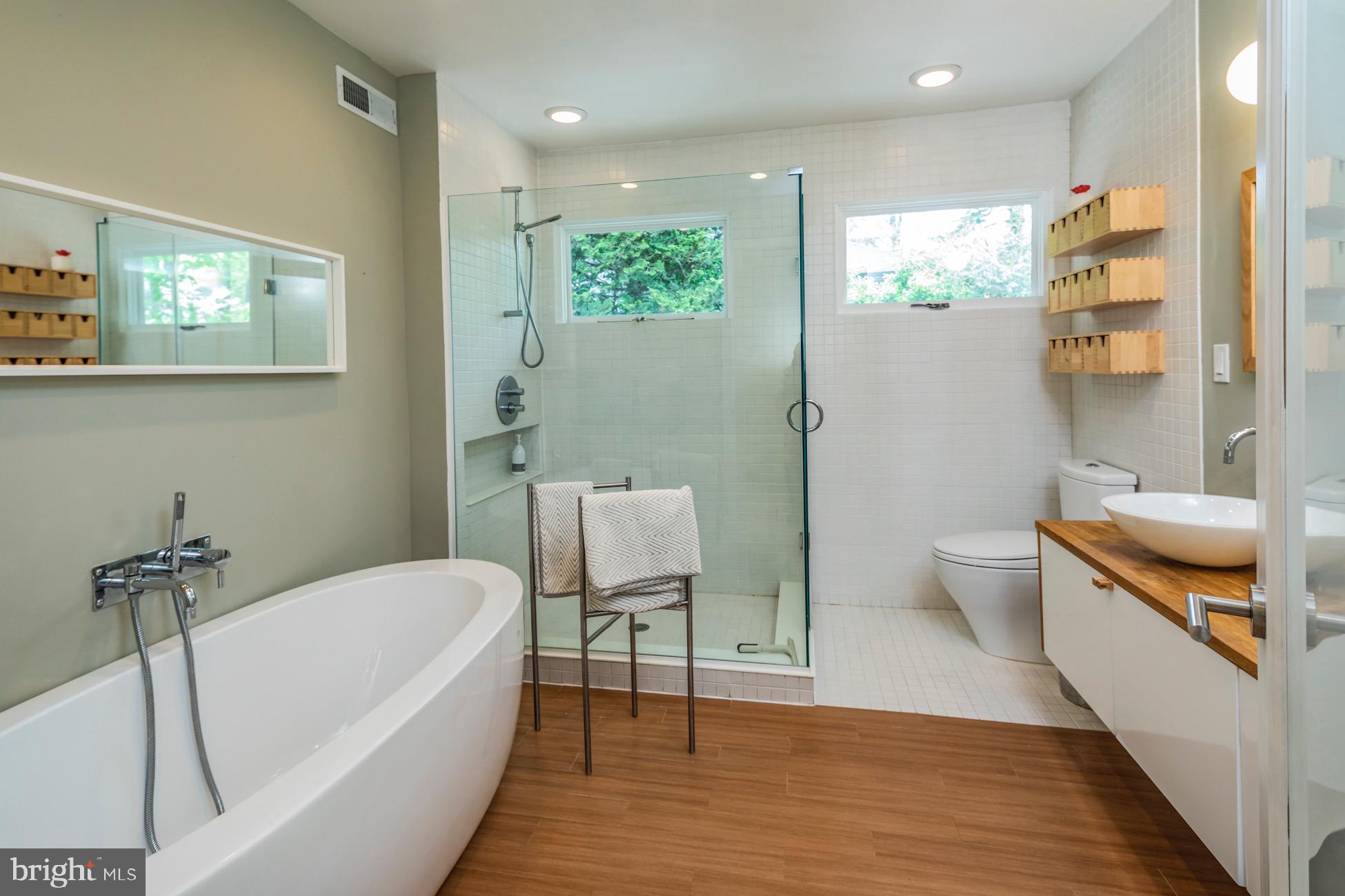 138 Westcott Road Princeton, NJ 08540 - Photo 21 of 41 Full Hall Bath