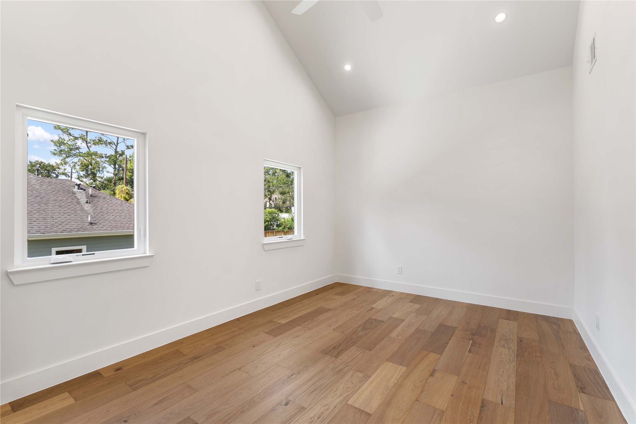 814 Azalea Street Houston, TX 77018 - Photo 19 of 31 Versatile bonus room ideal for media, game room, home office, or gym.