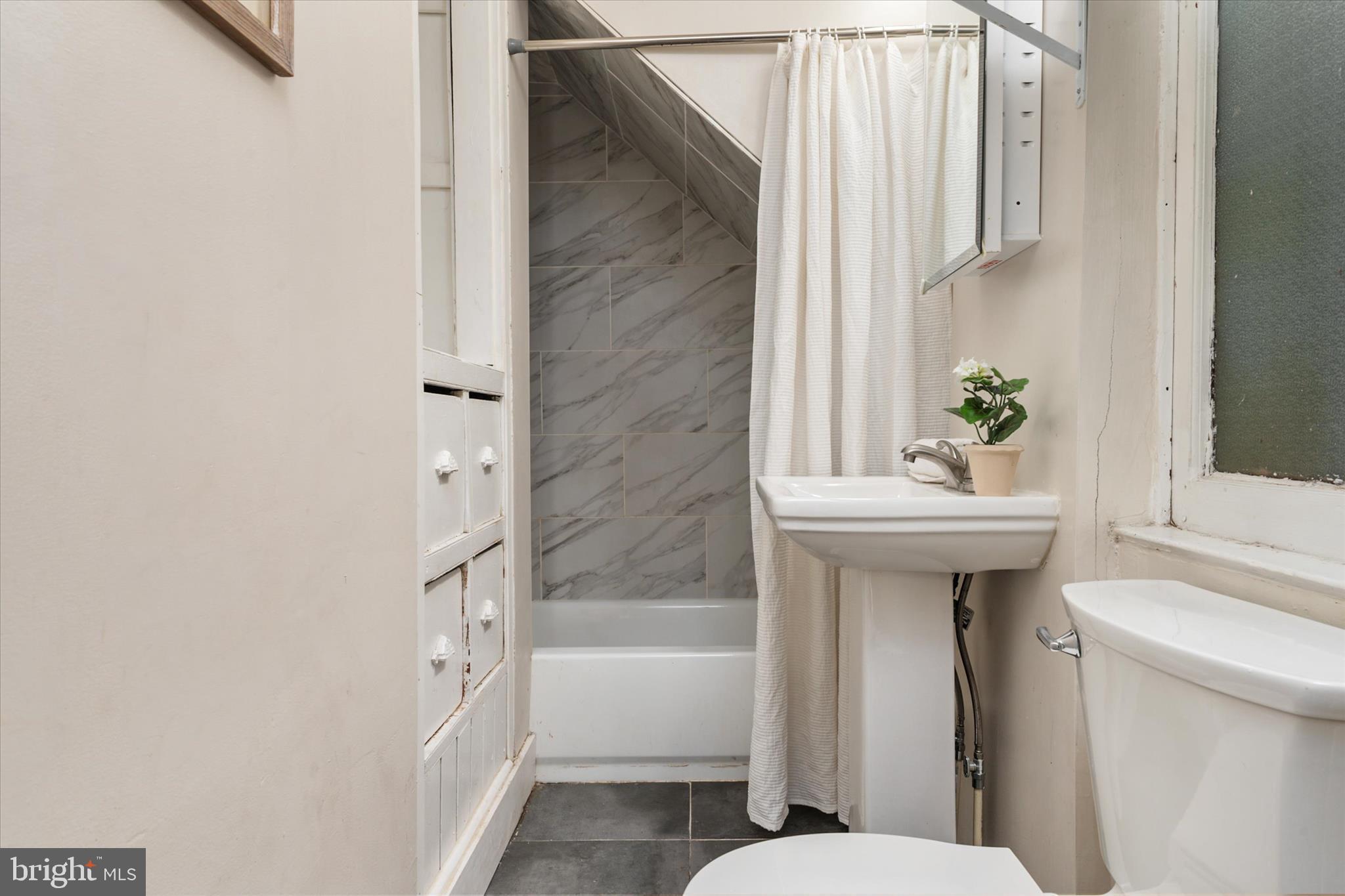 1803 Madison Avenue Baltimore, MD 21217 - Photo 13 of 42 Main Level Full Bathroom