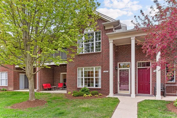 $264,900 | 1637 Deepwood Circle, Rochester, MI 48307