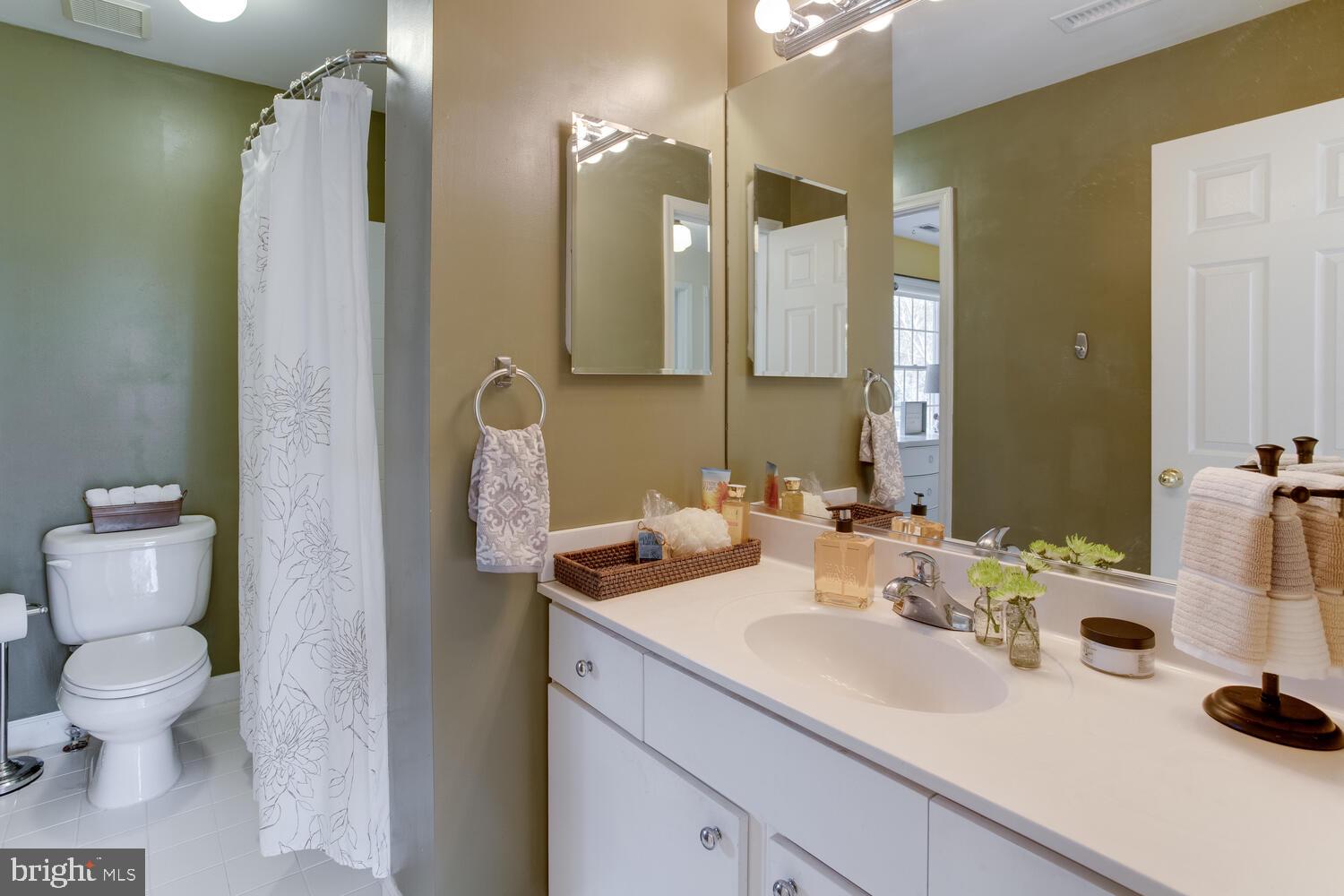 8 Grace Ridge Court Monkton, MD 21111 - Photo 38 of 79 2nd upper level hallway bath w/access to bedroom