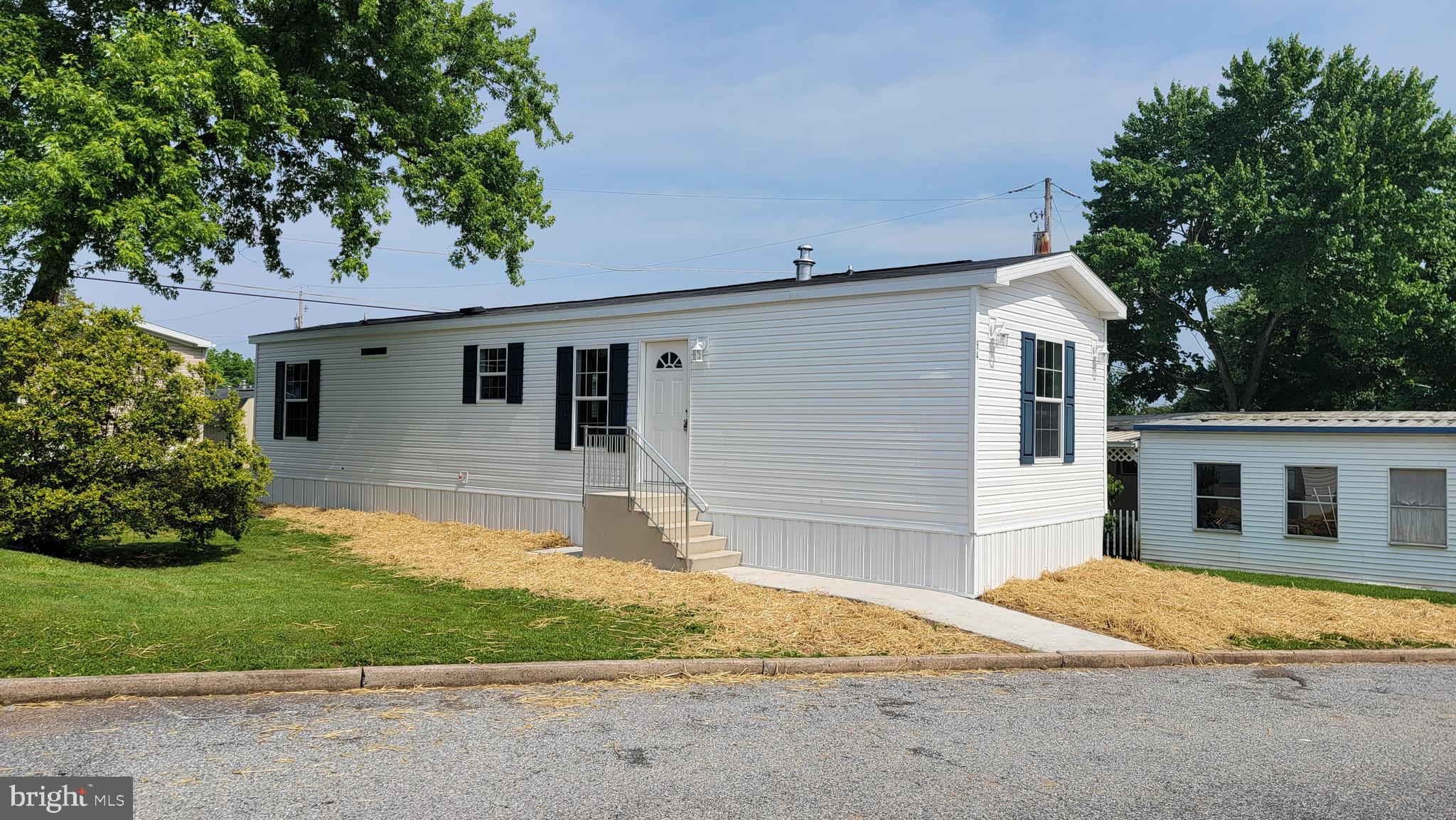 94 Valley View Road Birdsboro, PA 19508 - Photo 1 of 22 RIGHT SIDE
