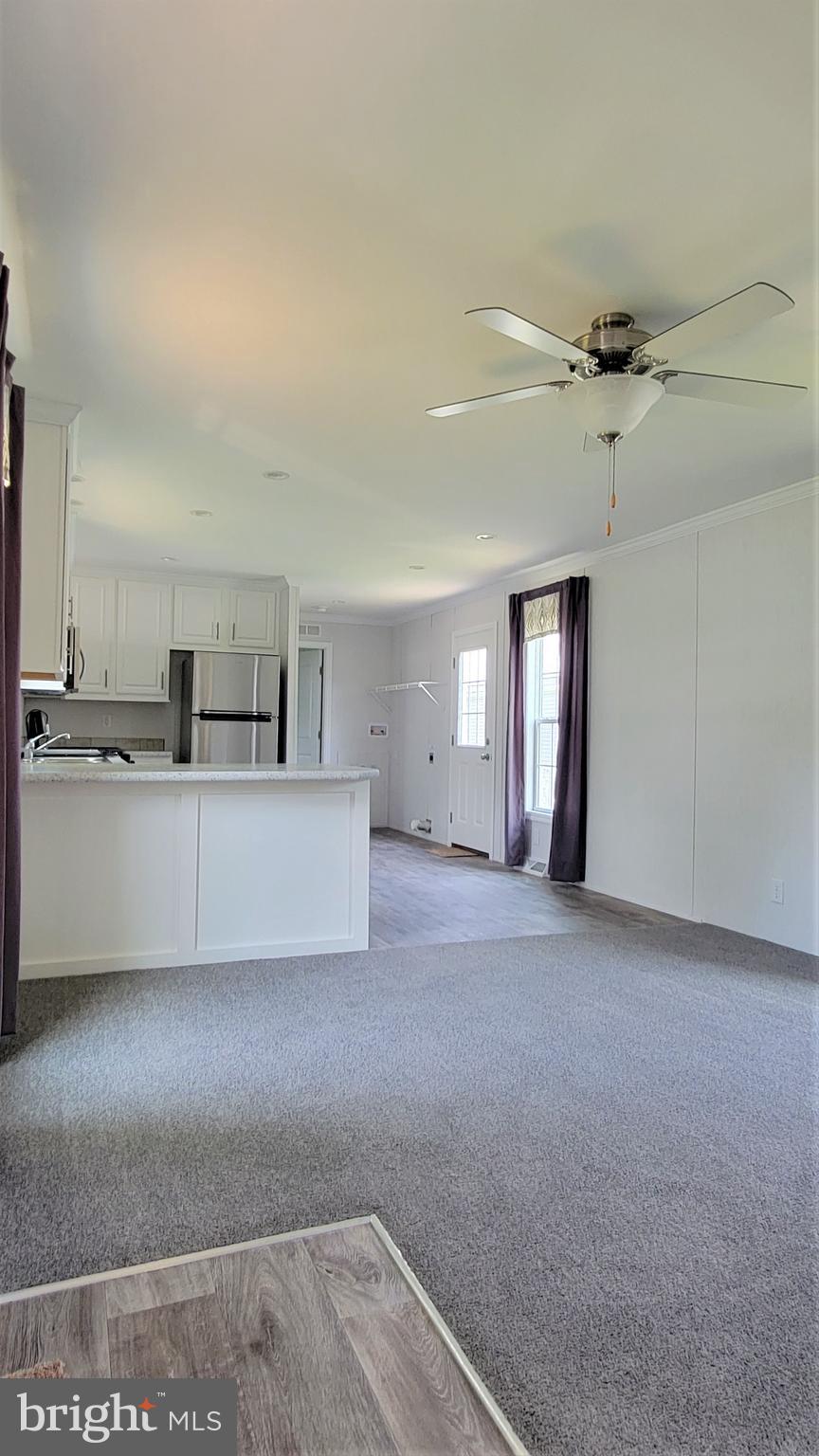 94 Valley View Road Birdsboro, PA 19508 - Photo 5 of 22 LIVING ROOM / CEILING FAN