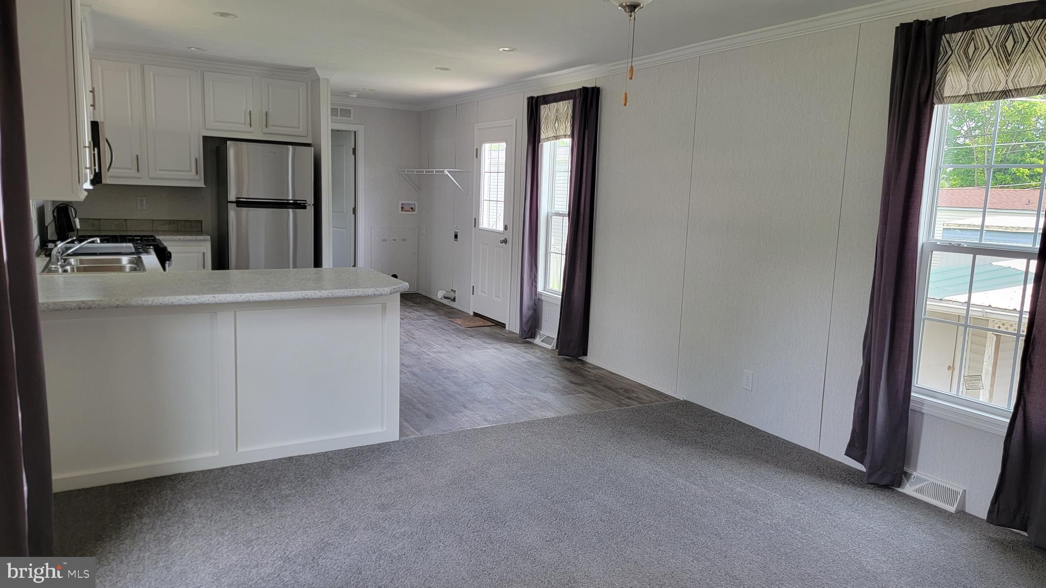 94 Valley View Road Birdsboro, PA 19508 - Photo 7 of 22 LIVING ROOM