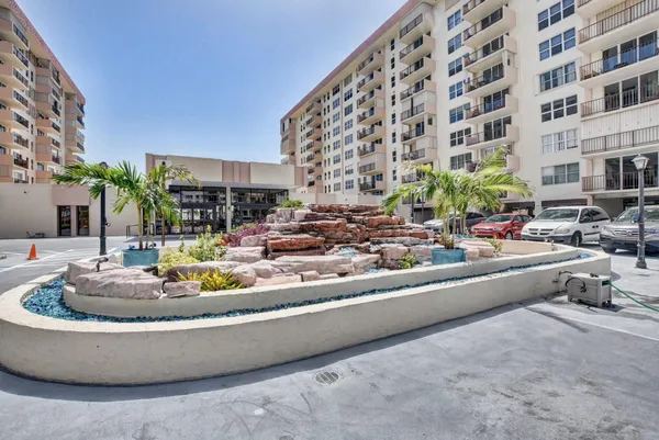 $529,999 | 1149 Hillsboro Mile, Unit 1007, Hillsboro Beach, FL 33064