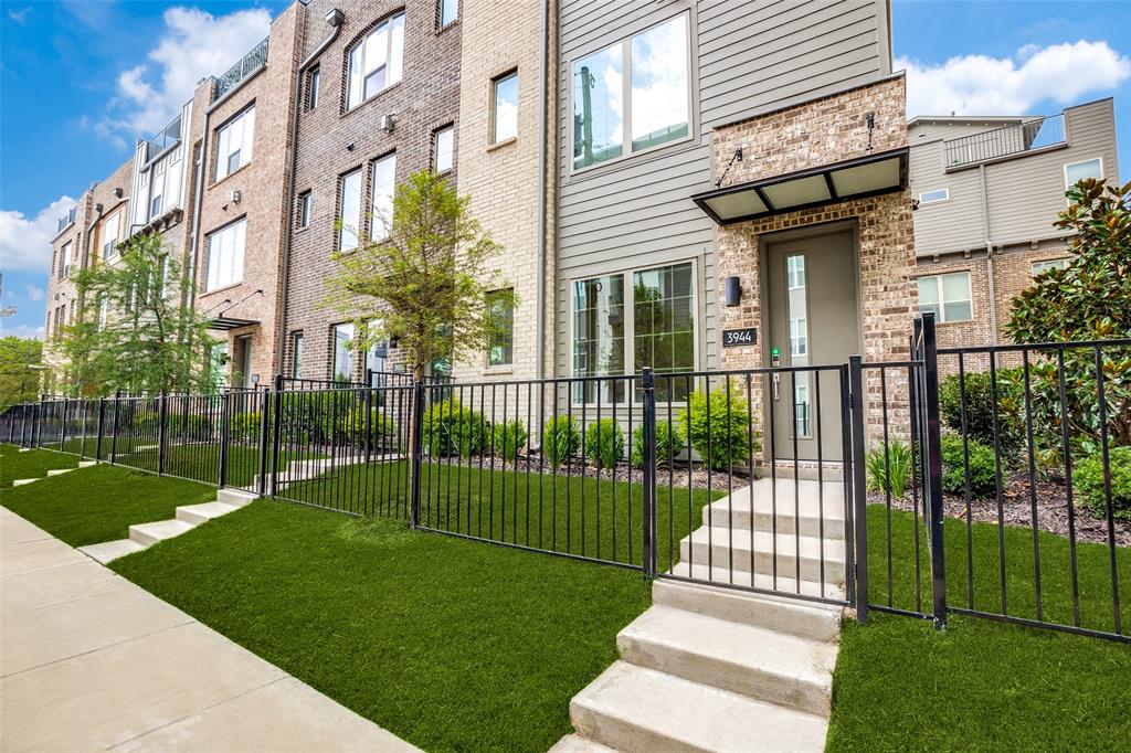 a view of a garden with a small yard
