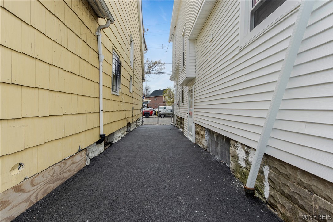 152 Military Road Buffalo, NY 14207 - Photo 27 of 28