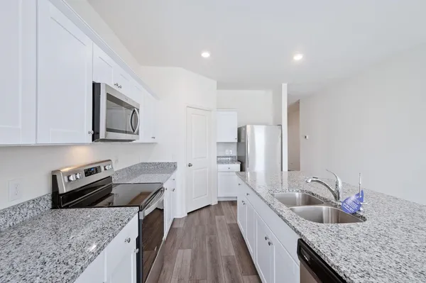 $2,200 | 6310 Highland Bnd Drive, Richmond, TX 77469