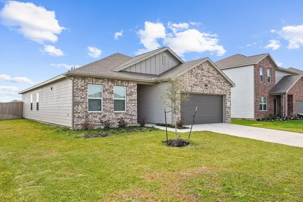 $2,200 | 6310 Highland Bnd Drive, Richmond, TX 77469