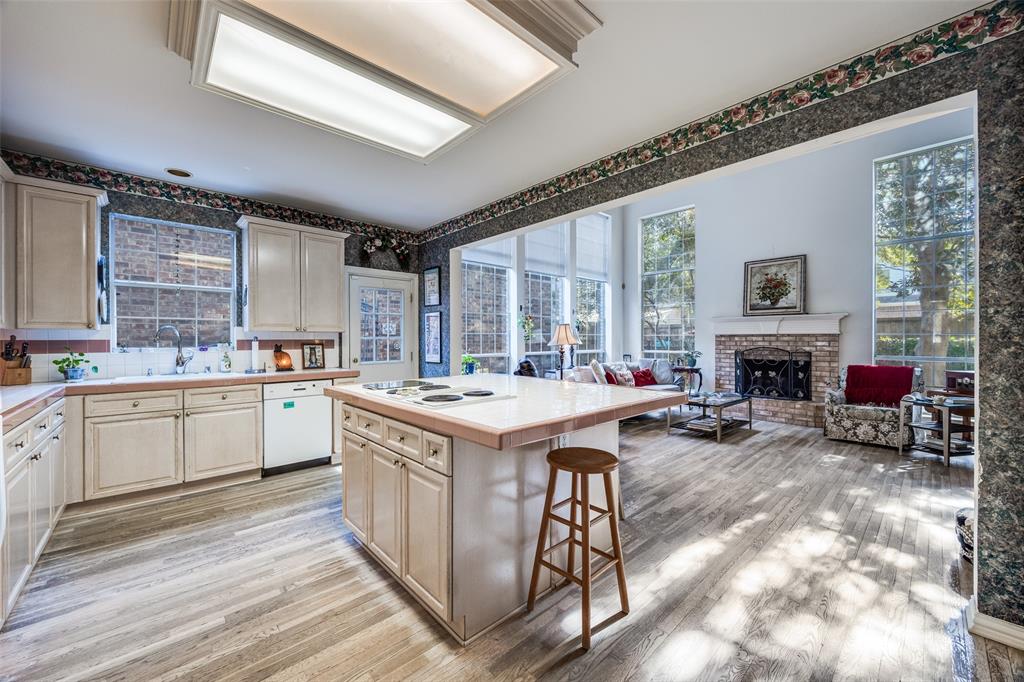 1536 Waterside Court Dallas, TX 75218 - Photo 7 of 28