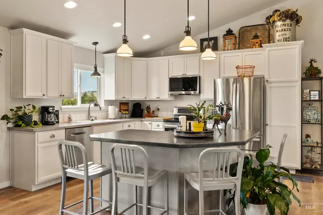 $629,000 | 1009 Chaney Road, Viola, ID 83872